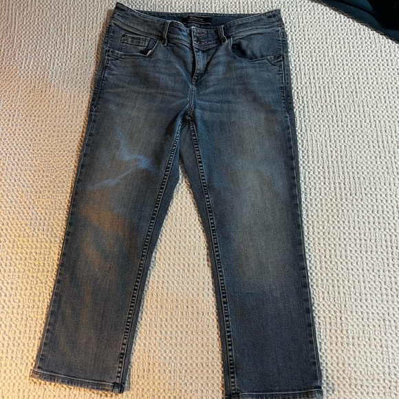 Tommy Bahama Denim - Stylish Aged Faded Washed Straight Leg Short Tommy Bahama Denim Jeans Size 10